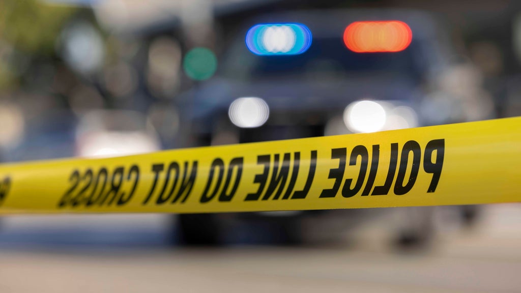 Deputies respond to reports of a person shot in southwest Miami-Dade neighborhood — CBS Miami, Siesta Key Health news