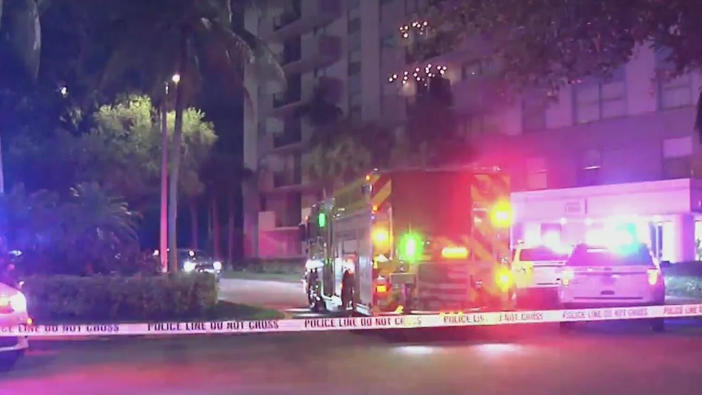Man arrested in deadly North Miami abduction where witnesses saw suspects wearing "police" shirts — CBS Miami, Siesta Key Community news