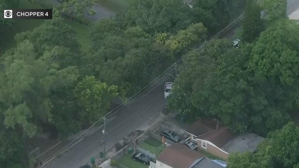 Man found dead near park in northwest Miami-Dade, homicide detectives investigating — CBS Miami, Siesta Key Health news