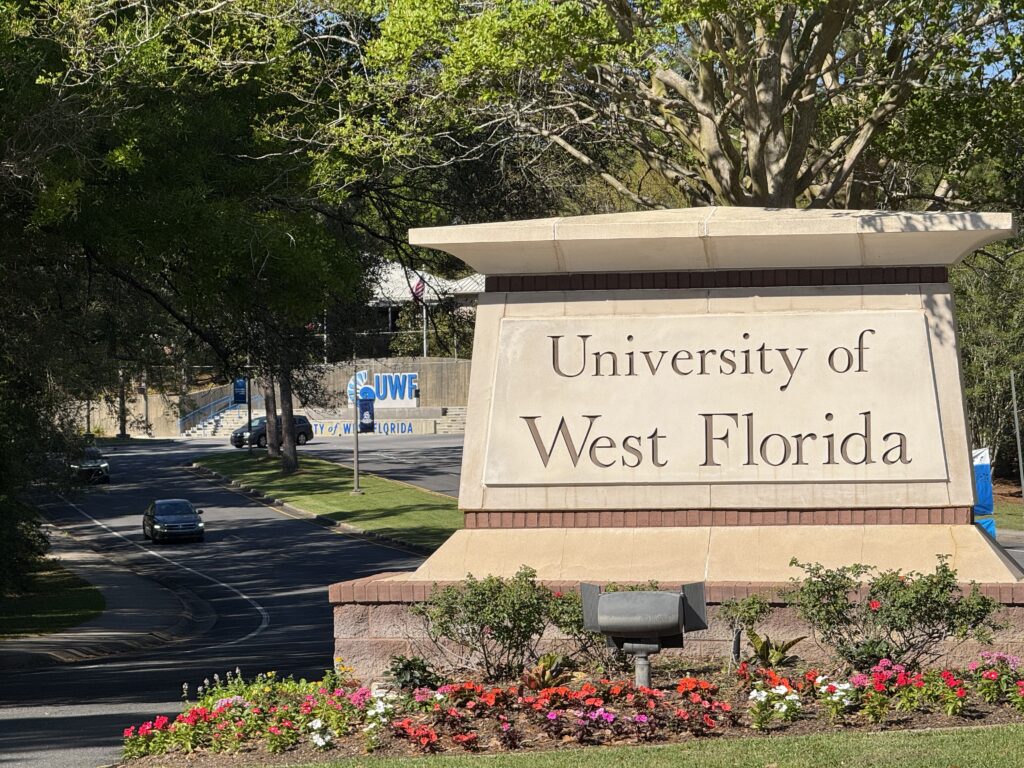 University of West Florida orders dorms evacuated on less than a day’s notice — Florida Phoenix, Siesta Key Schools news