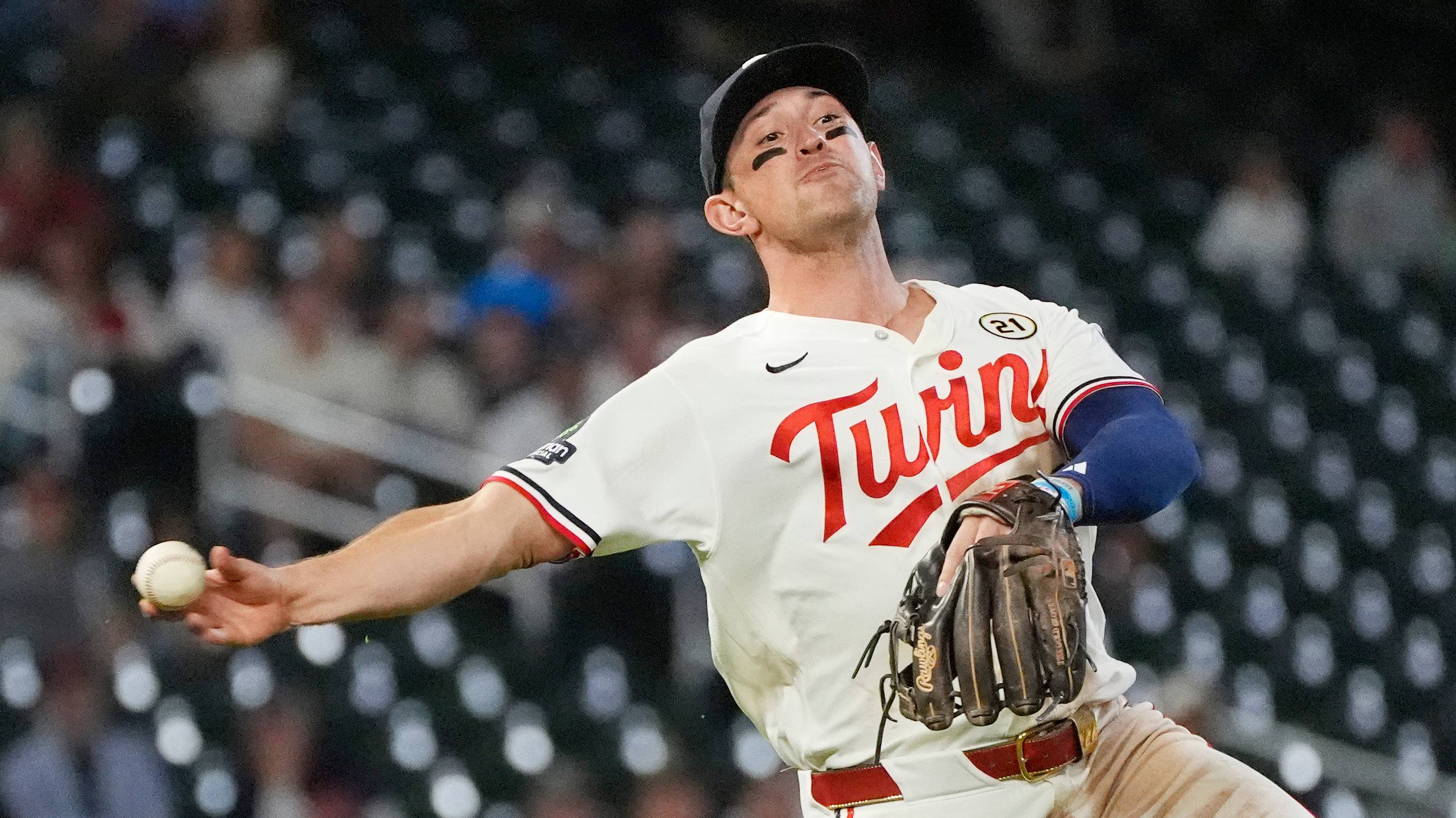 Brooks Lee's Gold Glove nomination further vindicates Twins' decision to move him to third base — Puckett's Pond (Twins), Siesta Key Sports news