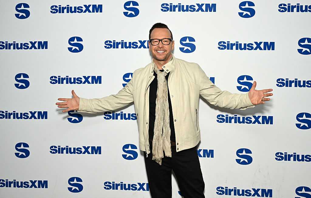 'God covered us': Actor, singer recounts intense moments after plane skids off runway  — WPBF Entertainment Palm Beach