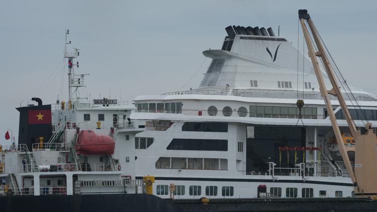 200 cruise passengers on 3-year world voyage stranded after US company ends trip over fuel costs — Siesta Key Business news