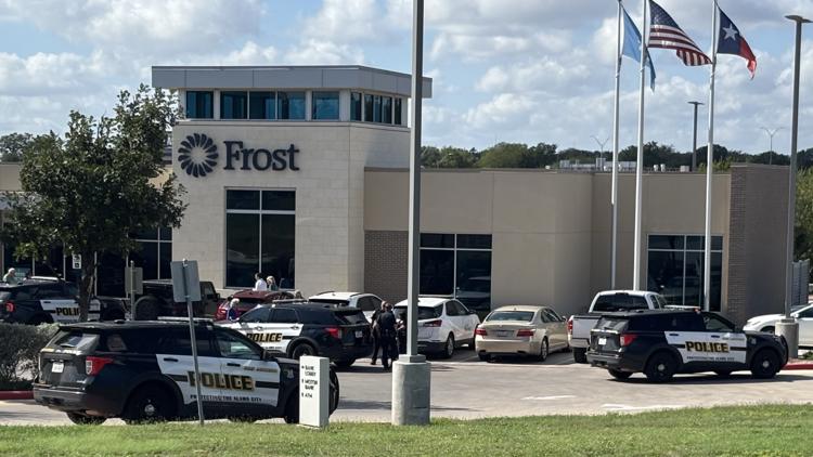 Elderly couple robbed outside Frost Bank in northwest San Antonio, police say suspect(s) at large — KENS 5 (San Antonio)