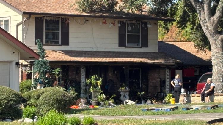 Family and eight dogs escape house fire in northeast Bexar County — KENS 5 (San Antonio), Siesta Key Community news