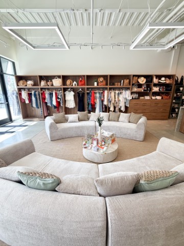 Hudson Square Boutique Brings Upscale Shopping and Personal Style to Wellen Park, Florida — The Suncoast Post, Siesta Key Schools news